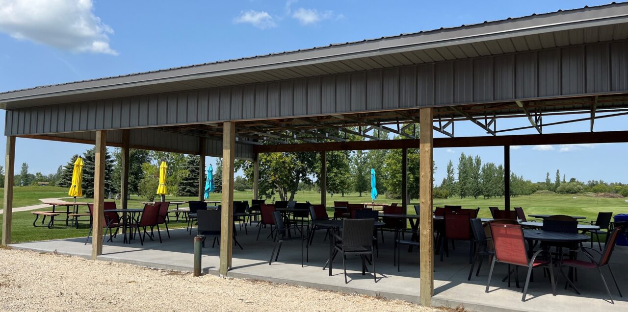 Clubhouse and Restaurant La Broquerie Golf